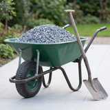 Kruiwagen gevuld met Ardenner brokjes grijs 20-32 mm