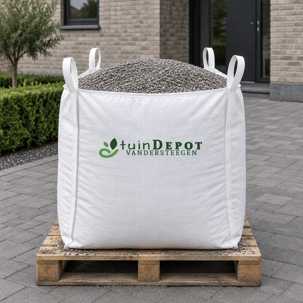 Bigbag Mignonette Grijs 4/8 op pallet op de oprit