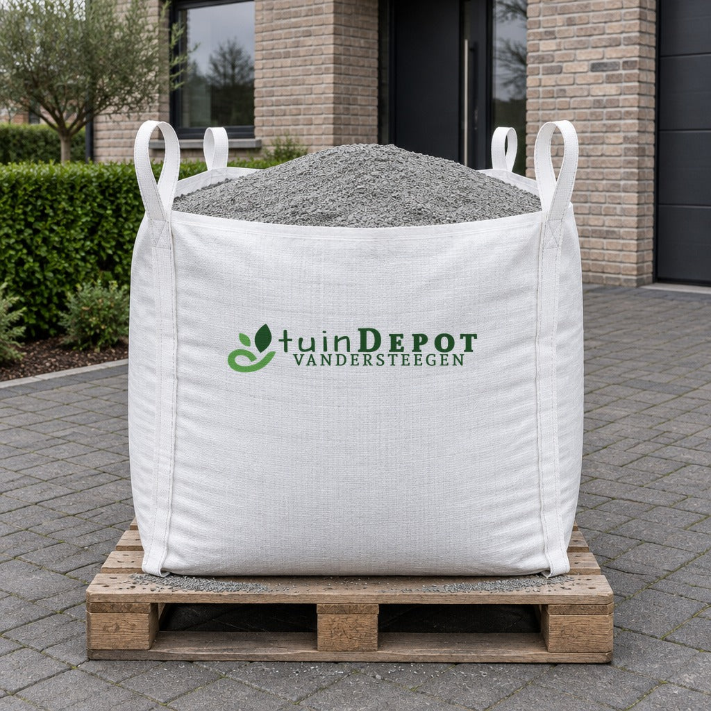 Bigbag Porfier 4/6 op pallet op de oprit