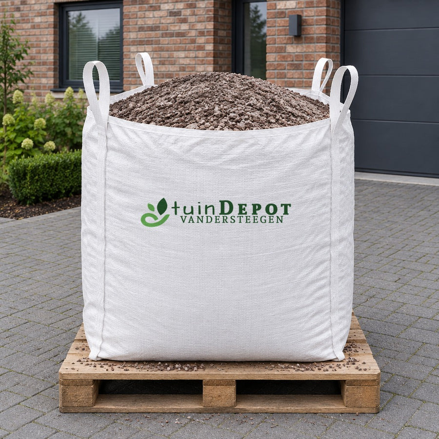 Bigbag Belgisch Rood 7/16 op pallet op de oprit