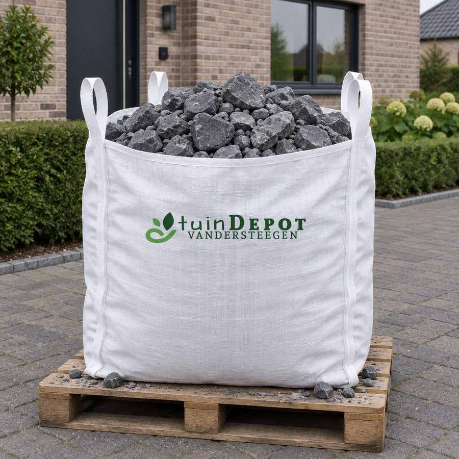 Bigbag Breuksteen Belgisch Blauw 40/60 op pallet op de oprit