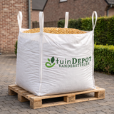Big bag Ardenner split geel op de oprit, klaar om te verwerken