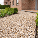 Castle grind op een tuinpad en oprit voor een Belgische woning