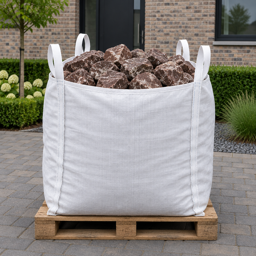 Bigbag Breuksteen Belgisch Rood 60/100 op pallet op de oprit