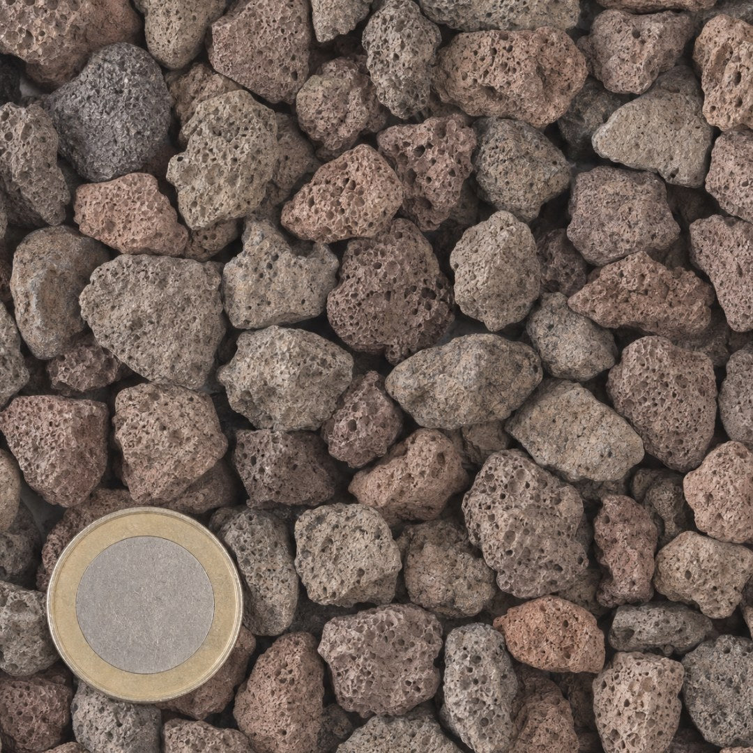 Lavasteen 8/16 mm van bovenaf, op schaal naast een munt van 1 euro (gezichtsveld 9 bij 9 cm)
