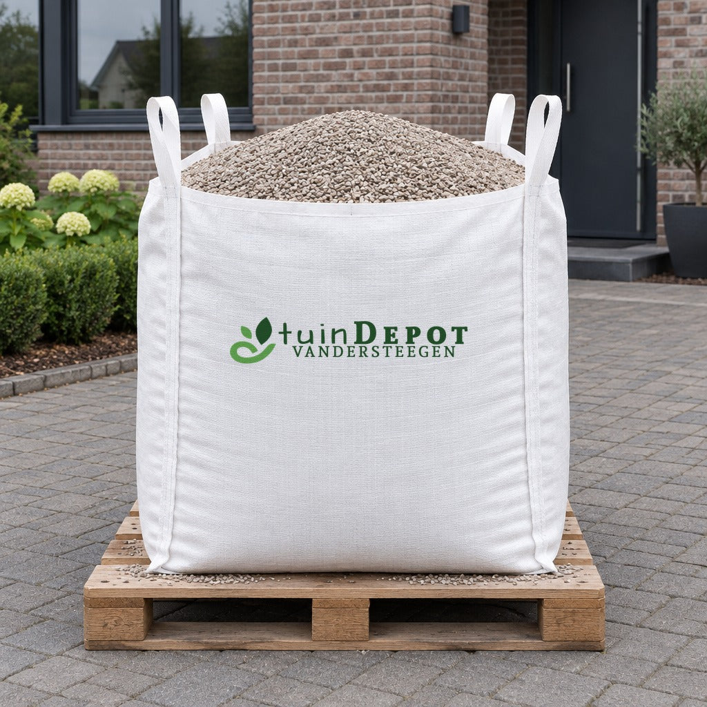 Bigbag Maronne 4/8 op pallet op de oprit