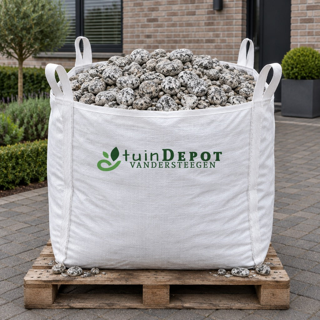 Bigbag Nerobianco rond 30/60 op pallet op de oprit